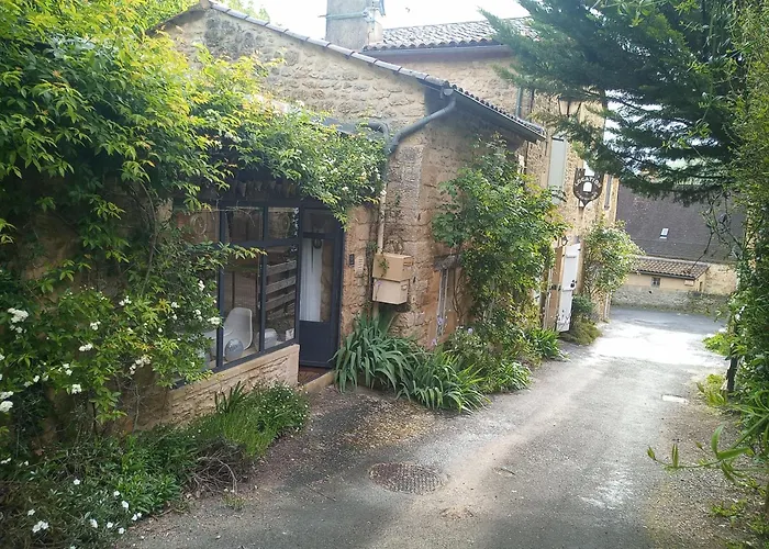 Chambre Du Sabotier - Studio Troglodytique - A 100 M Baignade En Riviere - Location De Canoe - Circuits Cyclo - Aire De Pique-Nique - 3 Restaurants